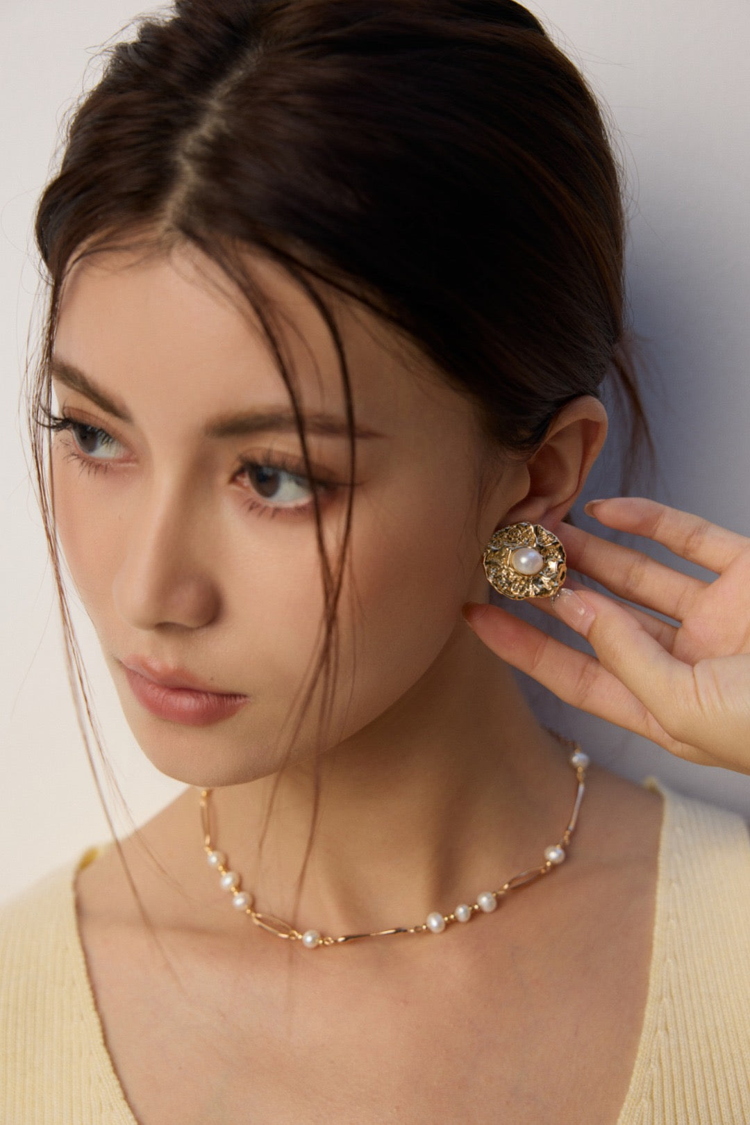 Vintage Textured Pearl Stud Earrings - Gold & Silver