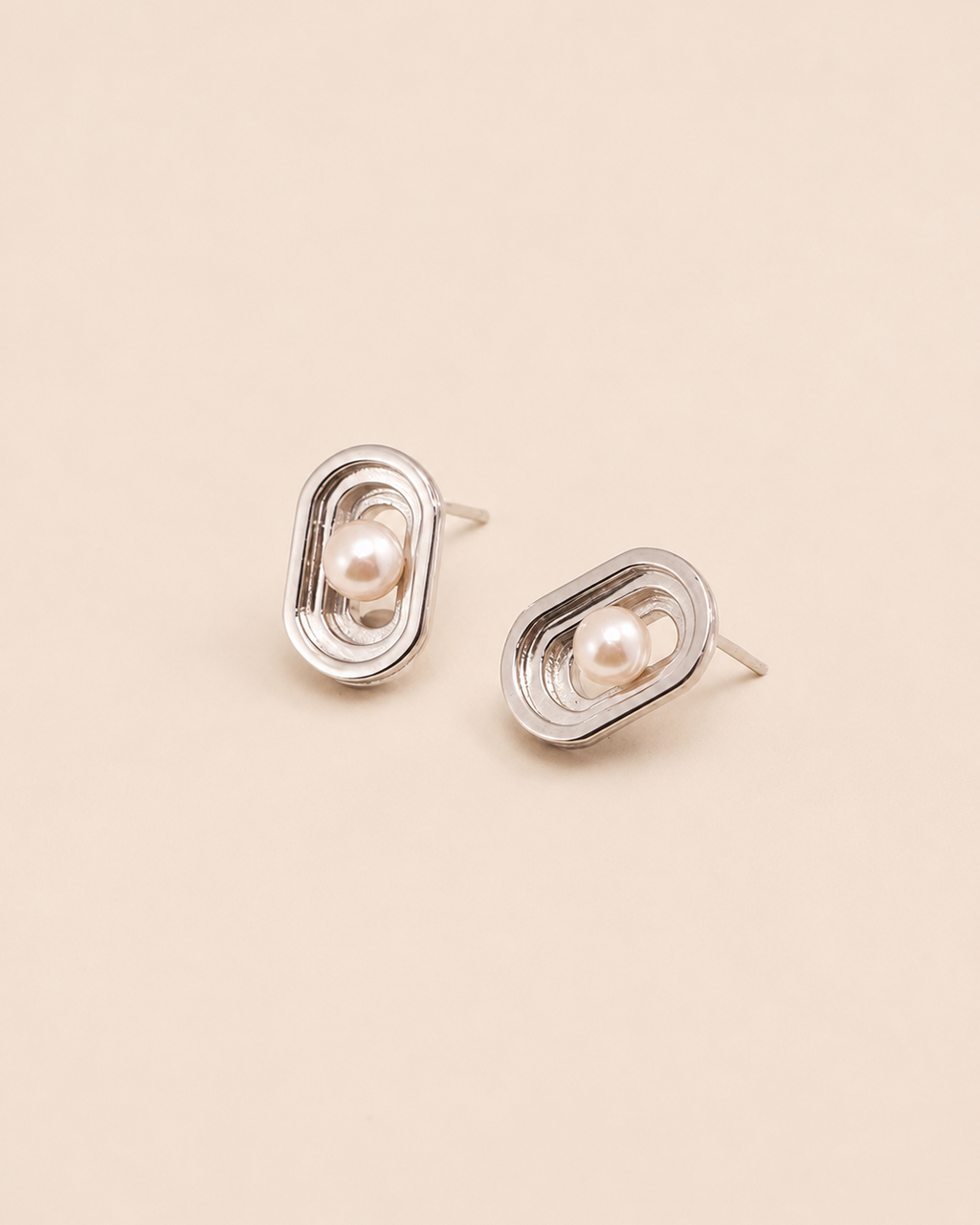 Elara Pearl Stud Earrings