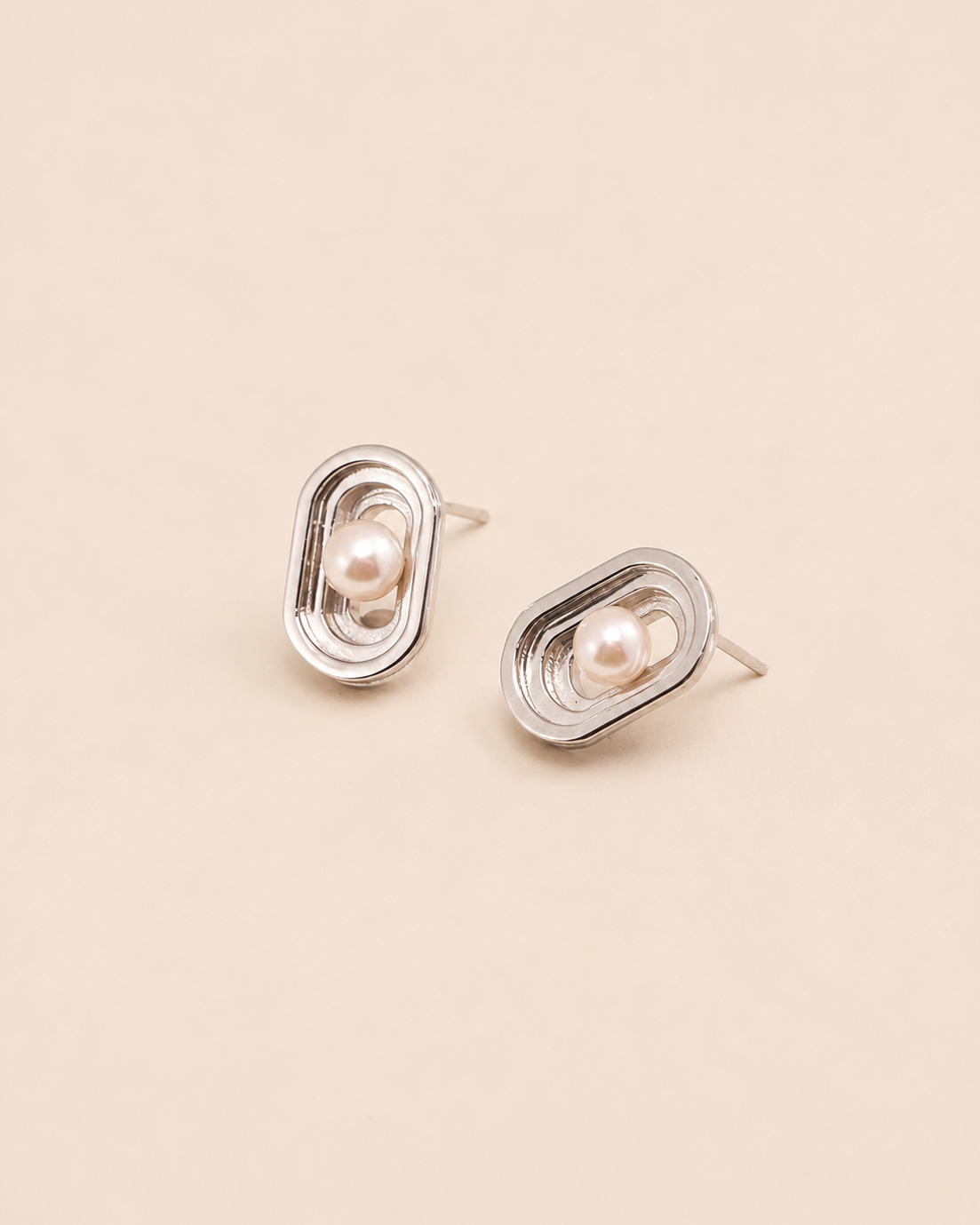 Elara Pearl Stud Earrings