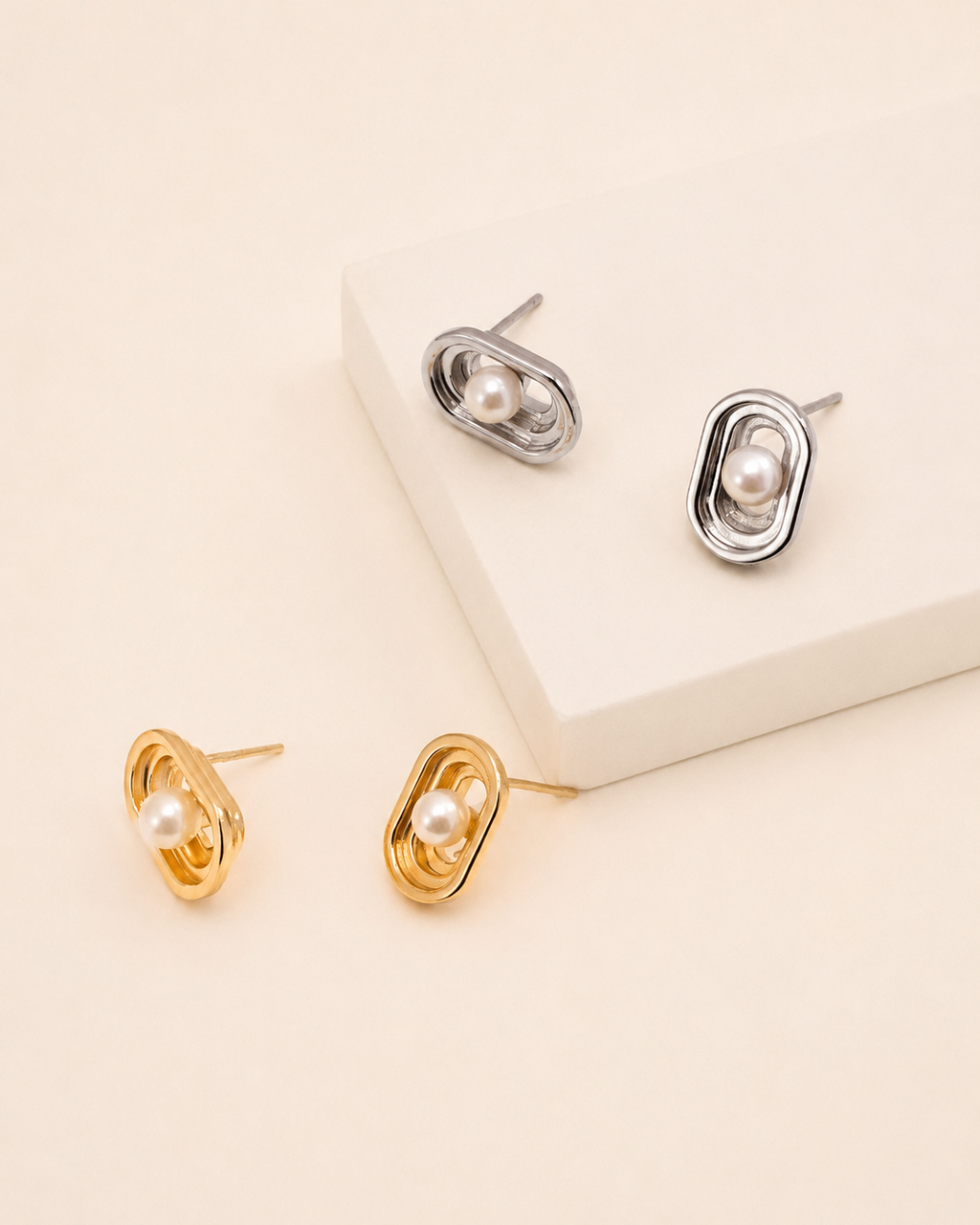 Elara Pearl Stud Earrings