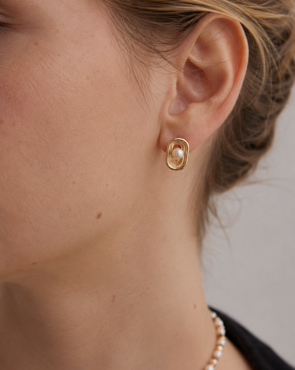 Elara Pearl Stud Earrings