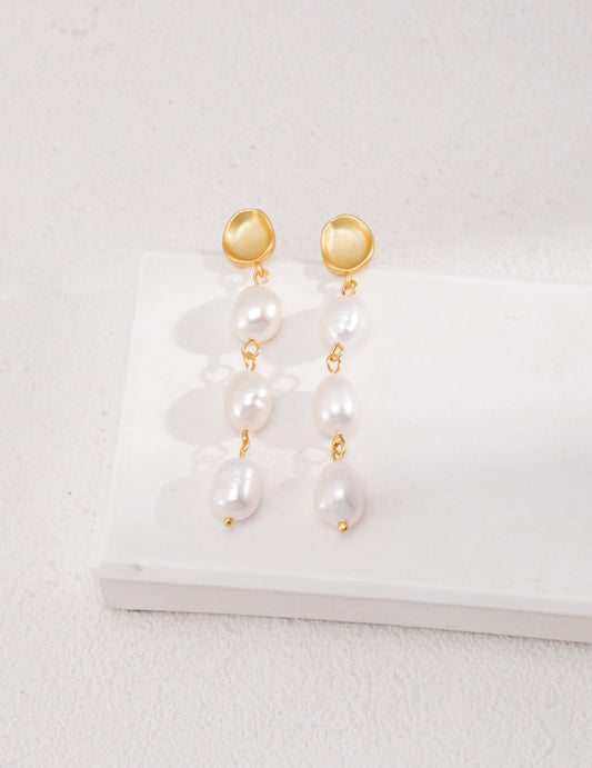 Elegant 18K gold-plated 925 silver earrings featuring three natural freshwater pearls in a minimalist vertical drop design — timeless dangle jewelry for women