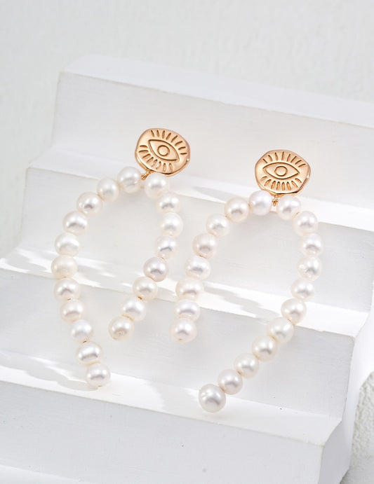 18K gold-plated 925 silver earrings featuring engraved eye studs and open hoops made of natural freshwater pearls — elegant artistic jewelry for women.