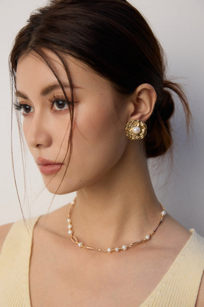 Elegante Halskette aus Naturperlen