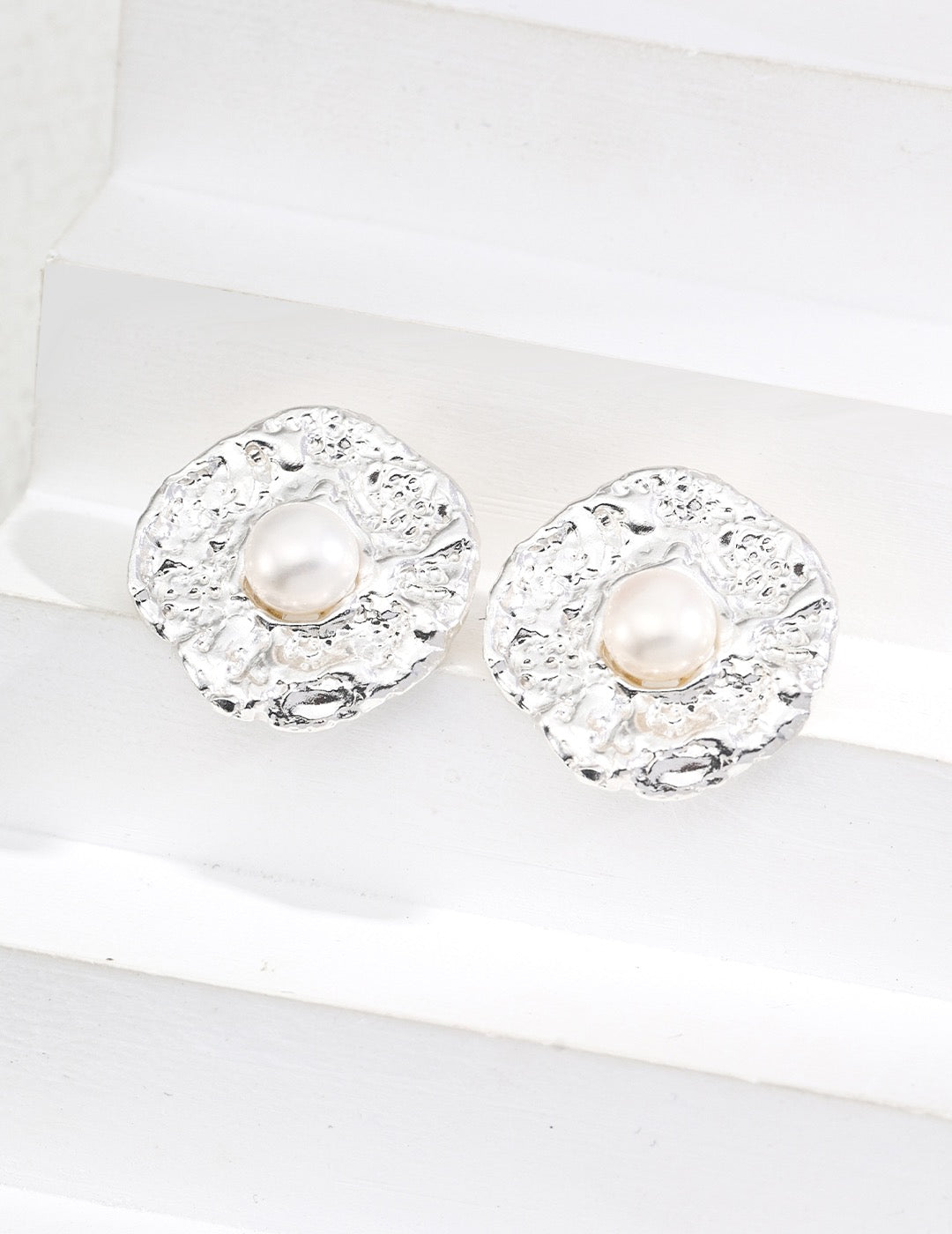 Vintage Textured Pearl Stud Earrings - Gold & Silver