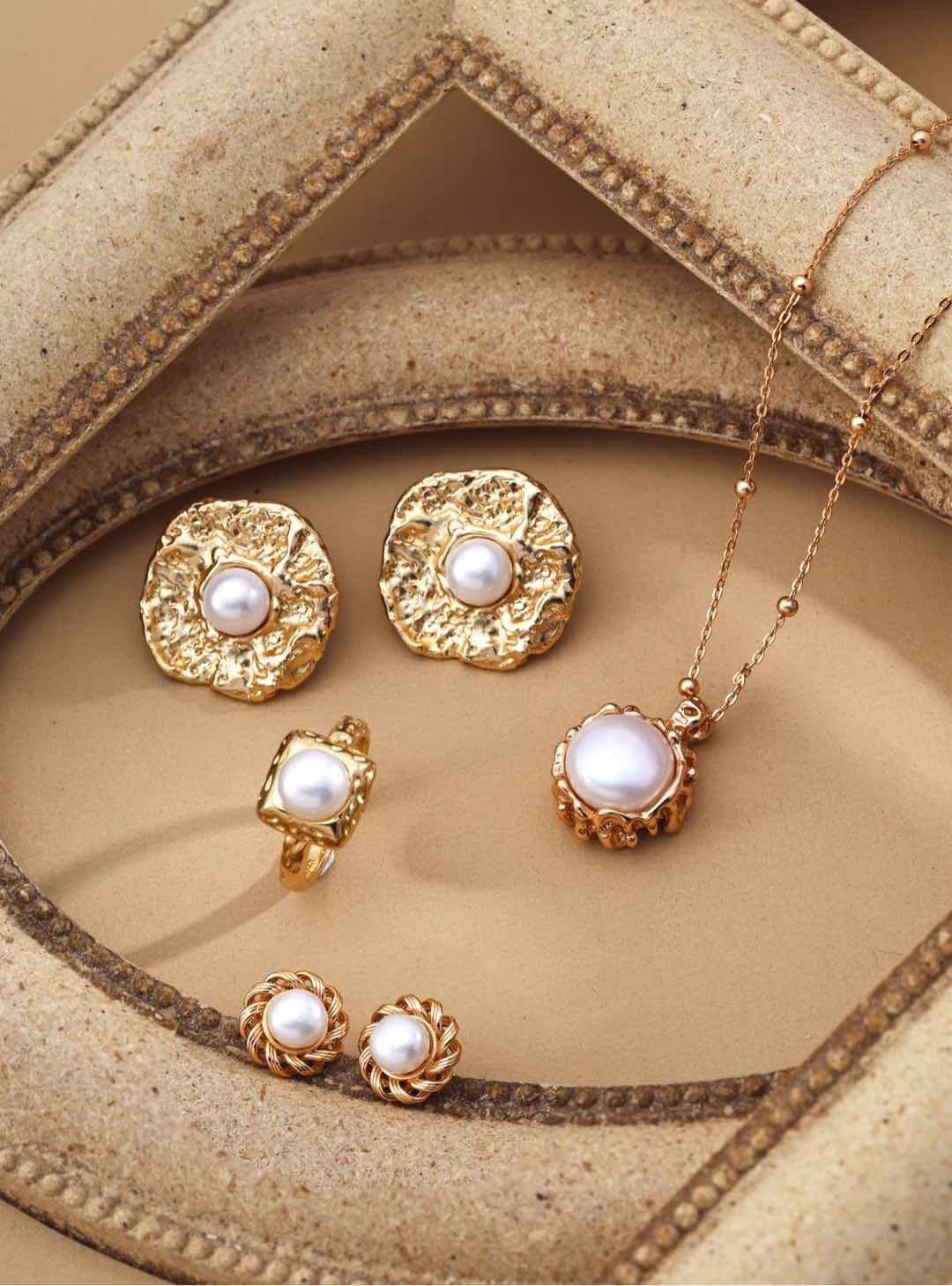 Vintage Textured Pearl Stud Earrings - Gold & Silver