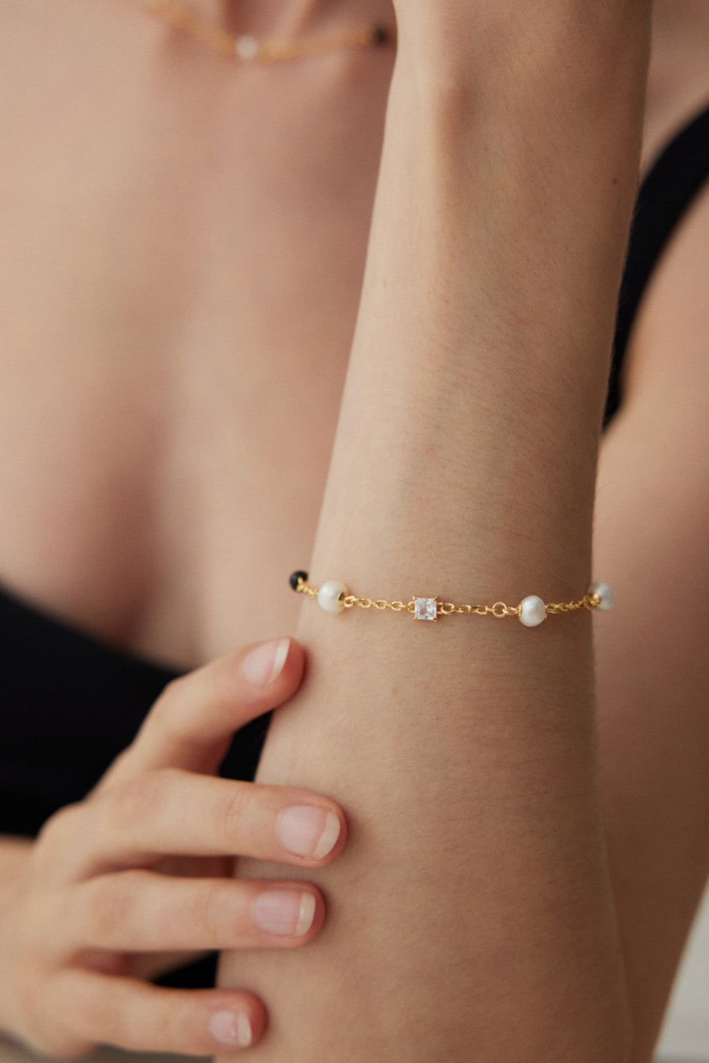 Pearl & Onyx Charm Bracelet – 18K Gold Plated 925 Silver with Natural Pearls and Zircon Stones