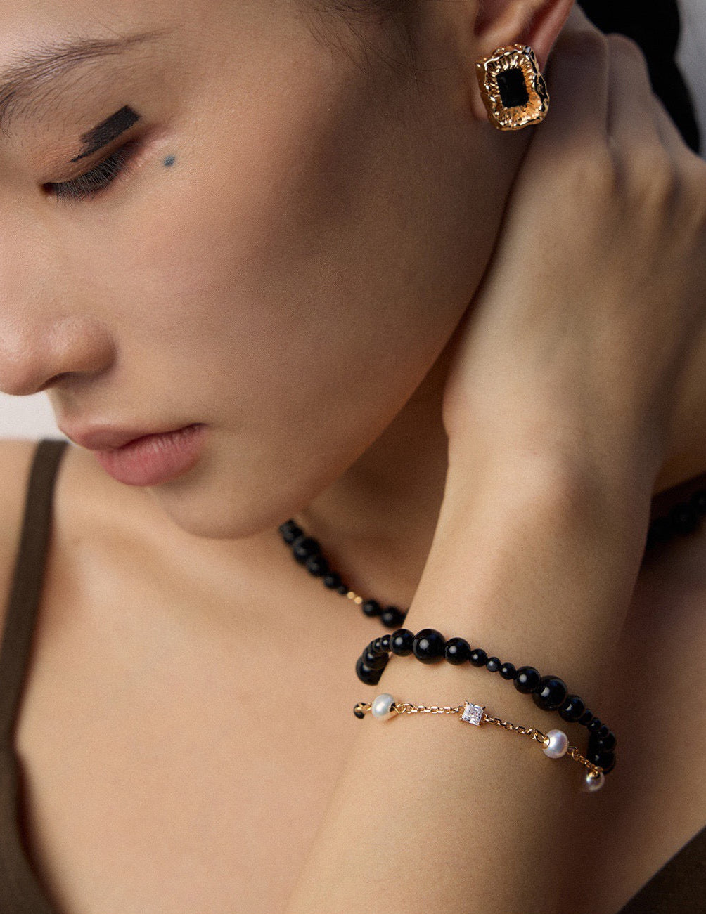 Pearl & Onyx Charm Bracelet – 18K Gold Plated 925 Silver with Natural Pearls and Zircon Stones