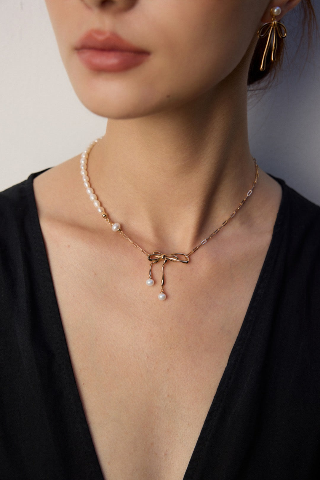 Bow Pearl Necklace – 18K Gold & 18K White Gold Plated 925 Silver with Natural Pearls