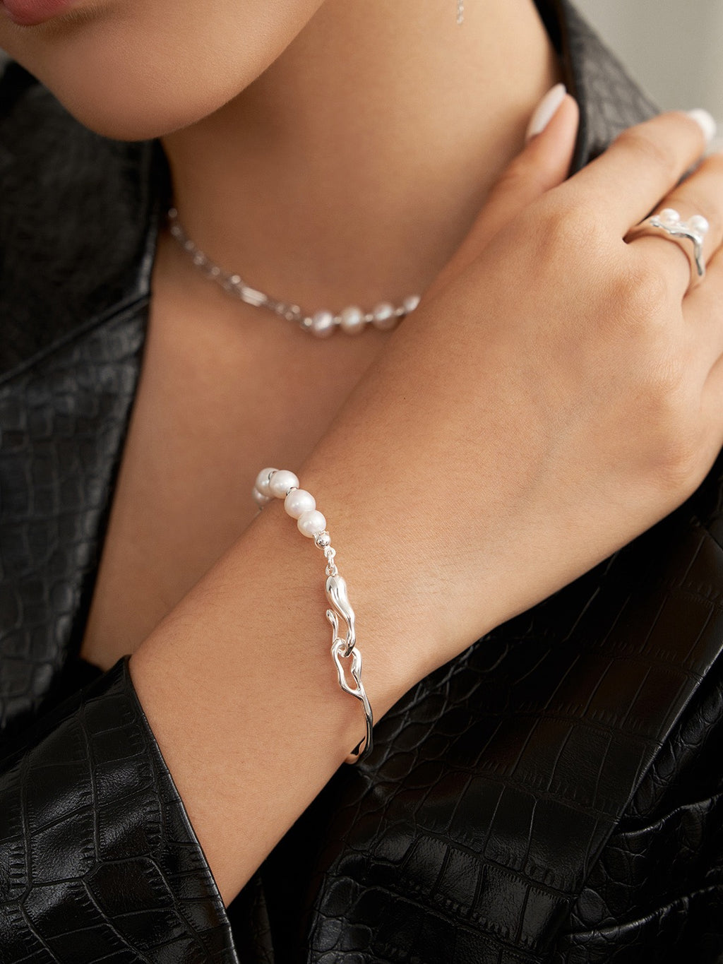Wavy Pearl Bracelet – 18K Gold & 925 Silver with Natural Pearls