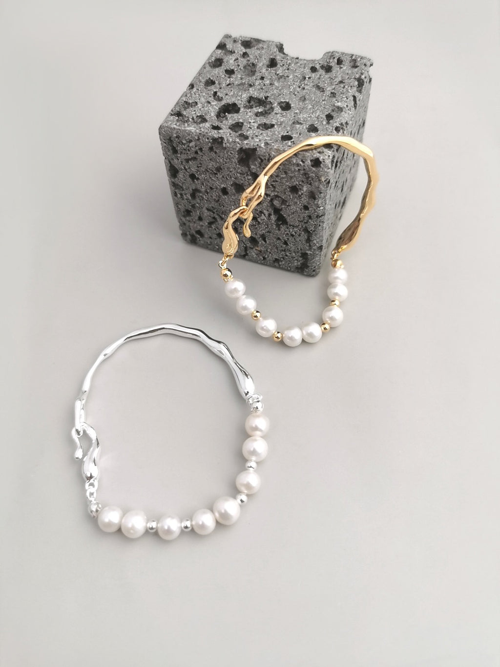 Wavy Pearl Bracelet – 18K Gold & 925 Silver with Natural Pearls