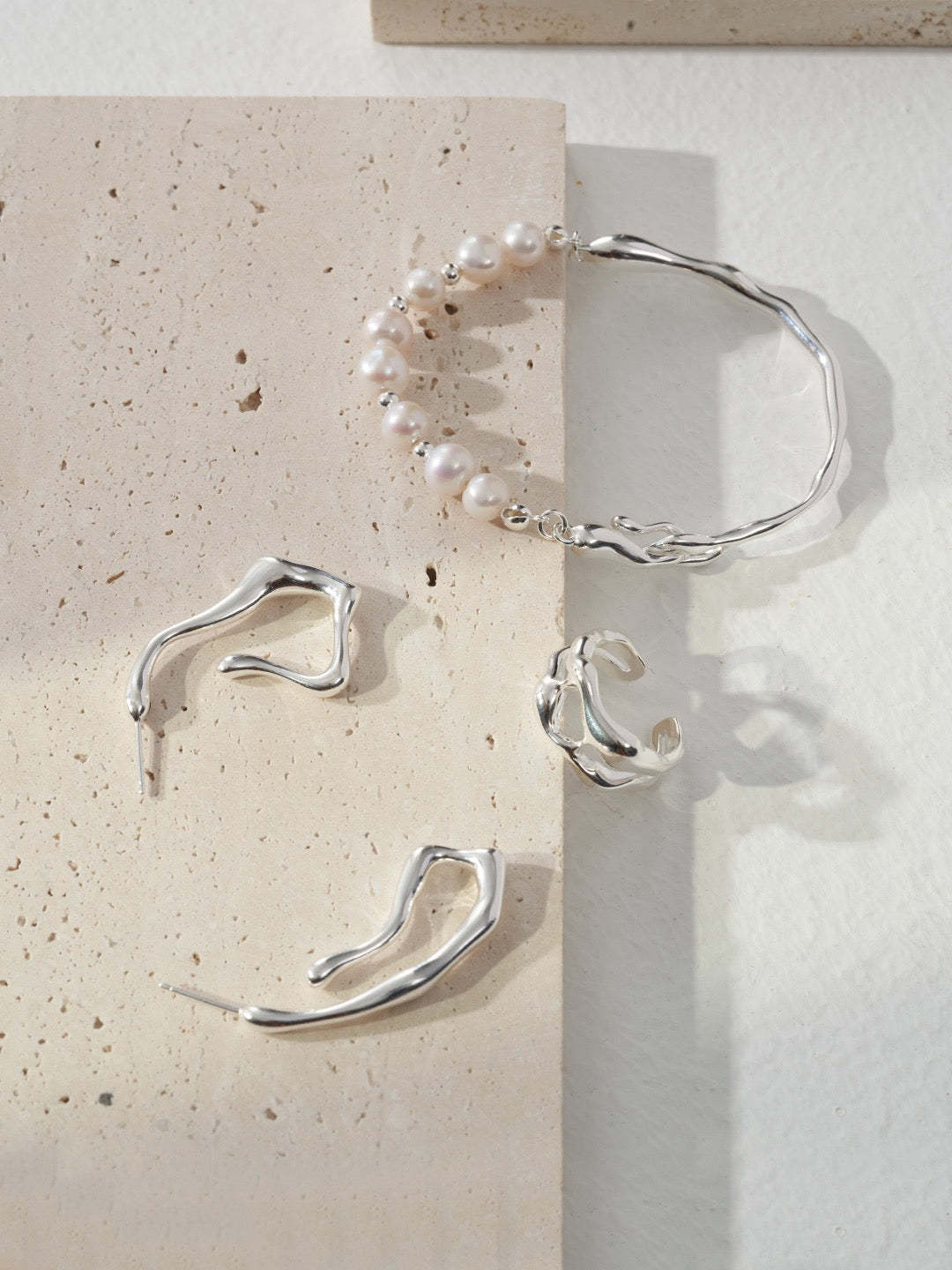 Wavy Pearl Bracelet – 18K Gold & 925 Silver with Natural Pearls
