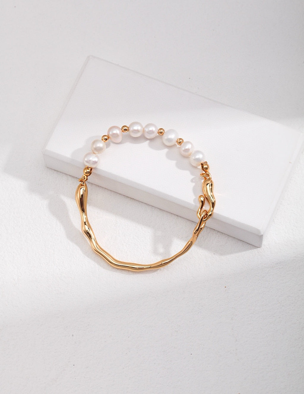 Wavy Pearl Bracelet – 18K Gold & 925 Silver with Natural Pearls