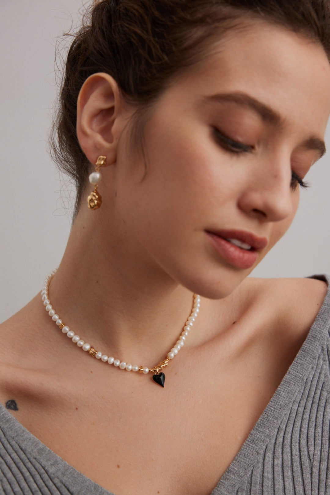 Black Enamel Heart & Natural Pearl Jewelry Set — Necklace & Bracelet, 18K Gold, 925 Sterling Silver