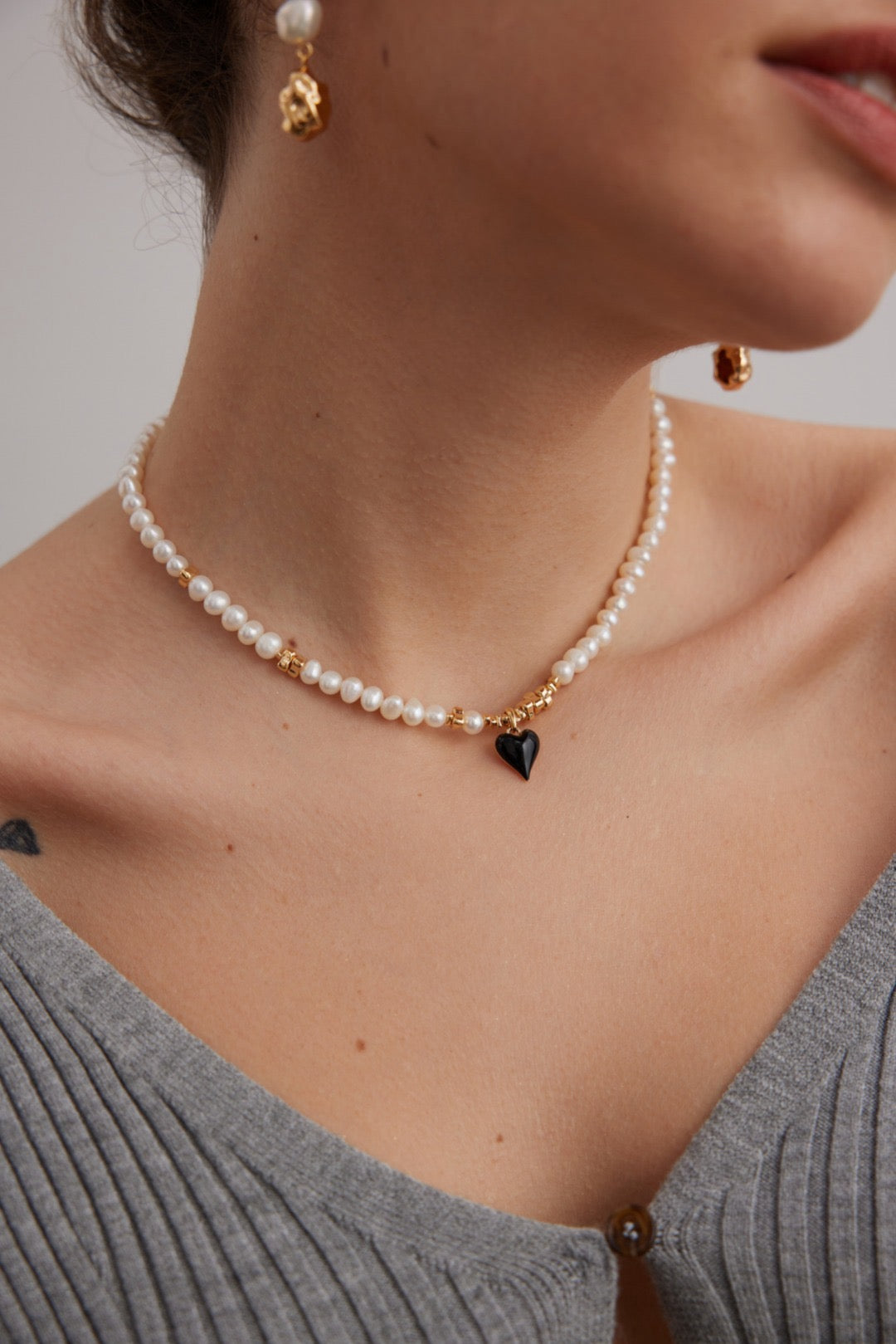 Black Enamel Heart & Natural Pearl Jewelry Set — Necklace & Bracelet, 18K Gold, 925 Sterling Silver