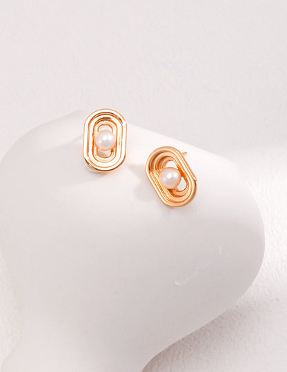 Oval earrings with Natural pearl