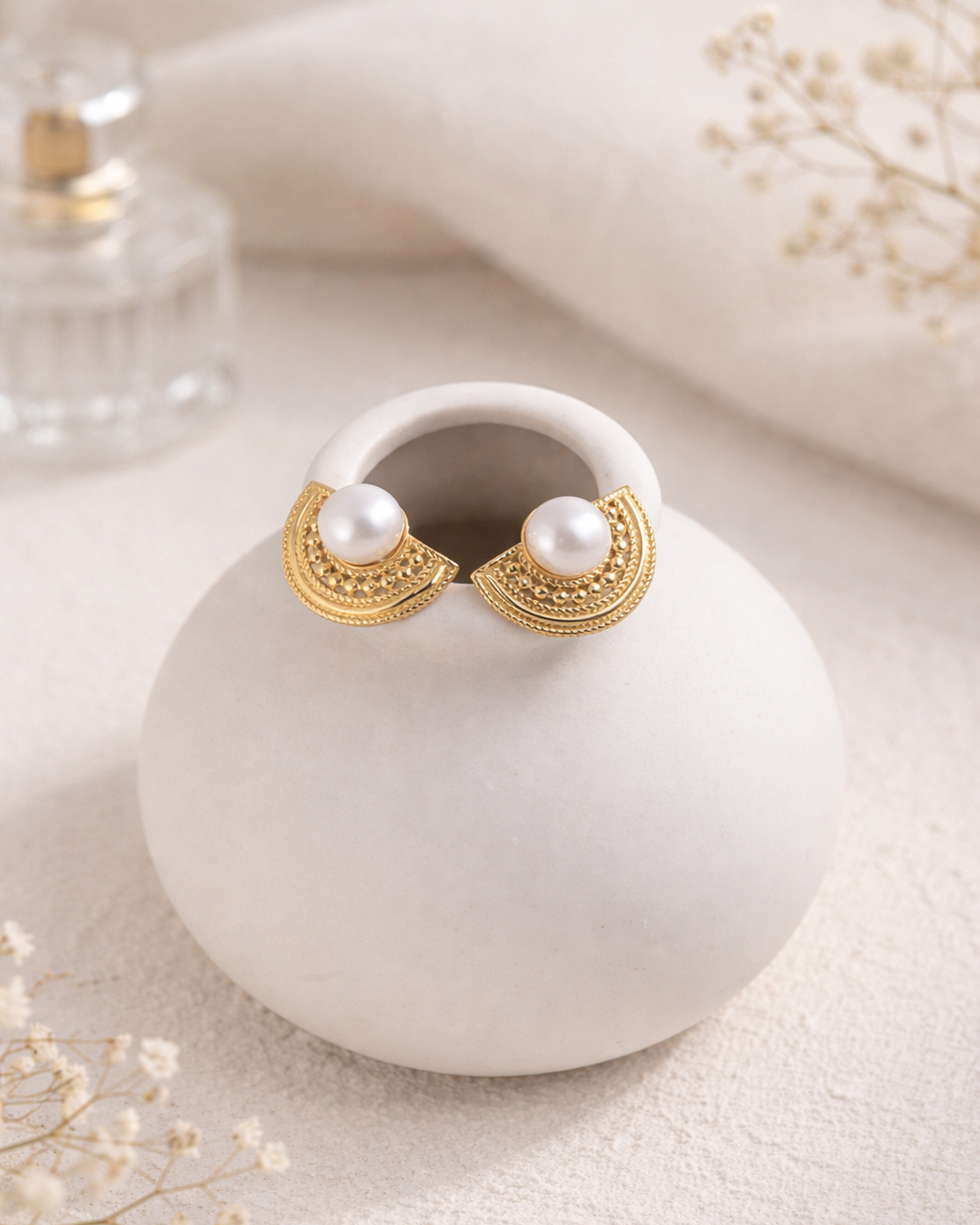 Vintage pearl stud earrings in 18k gold plated sterling silver