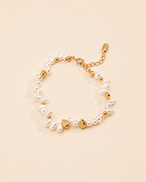 Freshwater pearl bracelet with organic gold bead details and adjustable chain closure.