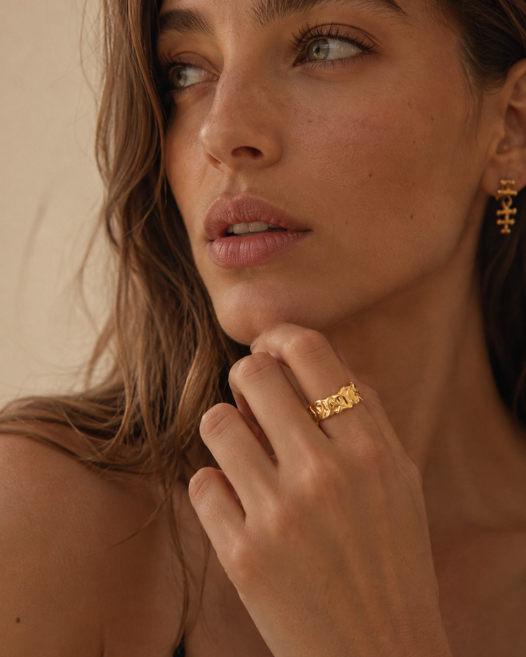 Model wearing the KissLotti Ripple Ring in thick 18K gold plated 925 sterling silver.